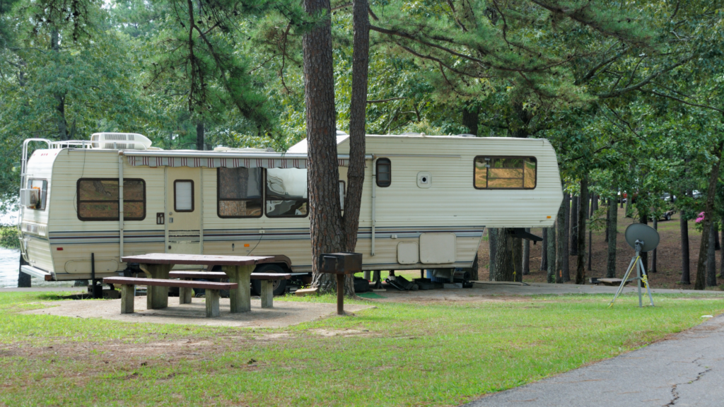 Difference between motorhome and RV