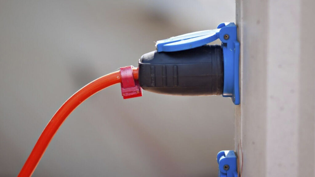 how to wire a 50 amp plug with 3 wires