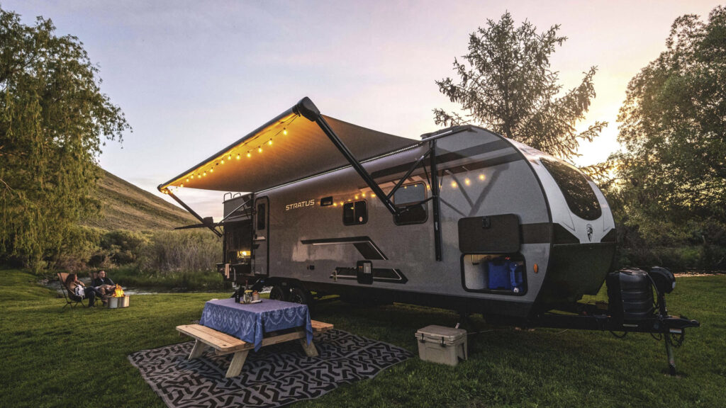 travel trailer vs toy hauler