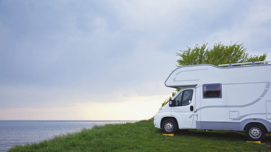 can a camper tip over when parked
