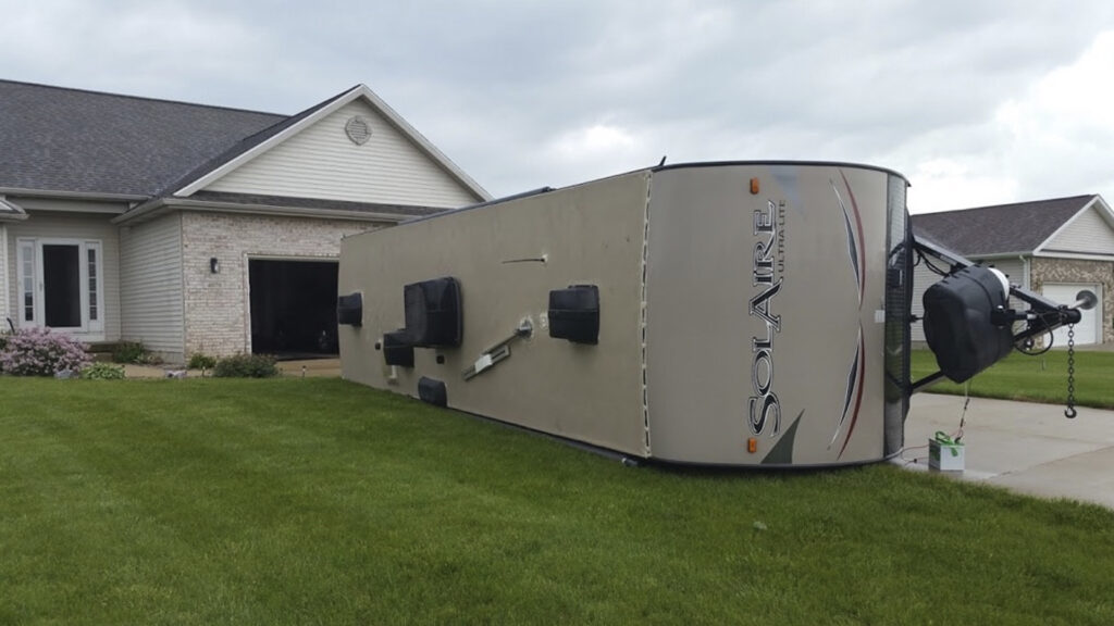 how much wind can an rv withstand
