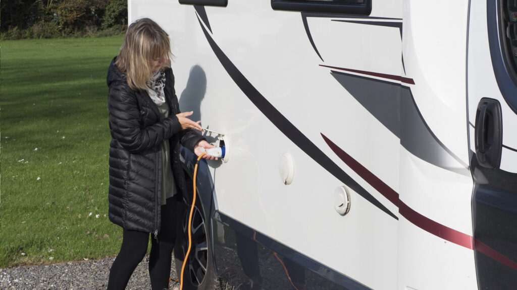 what is a full hookup campsite