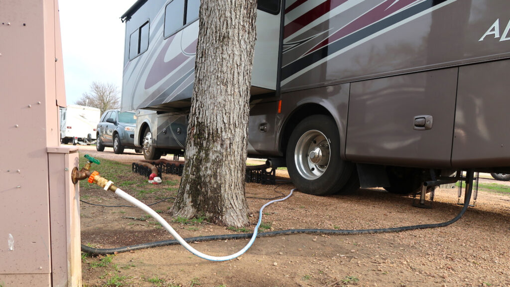 septic tank vs holding tank