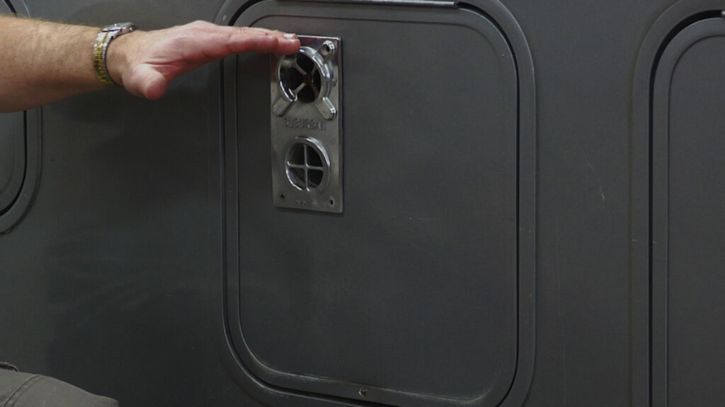 difference between furnace and heat pump