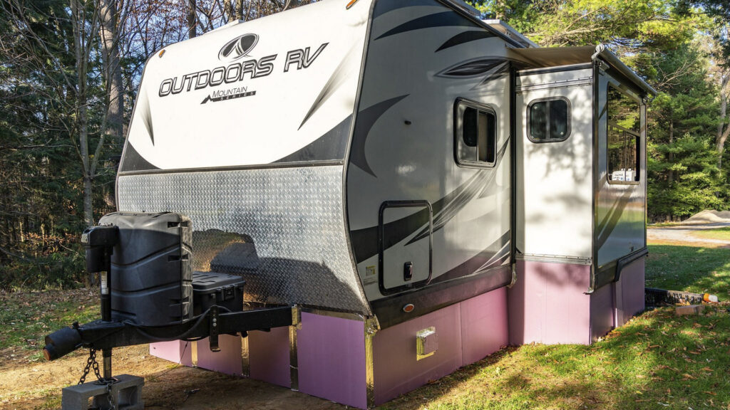 camper under skirting