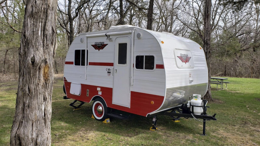 how much does a 28 ft camper weight